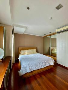 Tempat tidur dalam kamar di Hampton's Park C1-23H