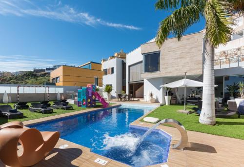 Santa Cruz Bay Luxury Villa