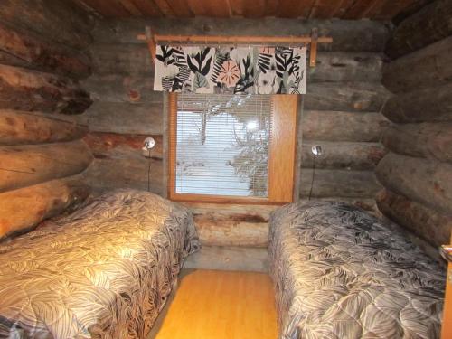 เตียงในห้องที่ Rukakaiku Cottages