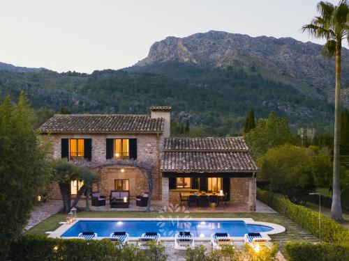 VILLA CAN PERIC WITH POOL Quiet and spacious