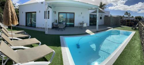 2 bedrooms villa with sea view private pool and furnished terrace at El Roque El Cotillo 1 km away from the beach