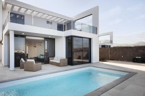 Villa Berniente - Modern 3 Bedroom Villa - Great Sea Views - Perfect for Families