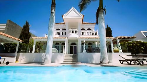 OCEAN PALM Heated Pool