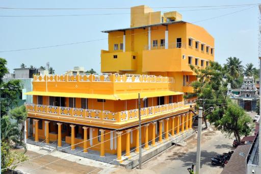 Hotel Anandhiram Heritage - Housity