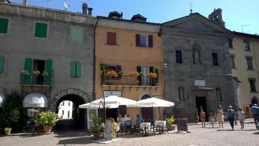 Piazza Fiumalbo citta d'arte - Housity