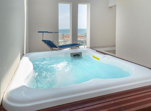 Hotel Ambassador - Housity