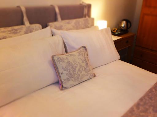 Bradley's Bed & Breakfast - Housity