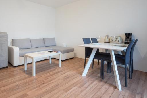 Spacious with balcony - Housity