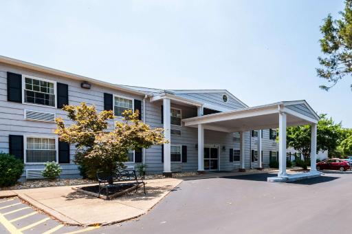 Quality Inn Solomons - Beacon Marina - Housity