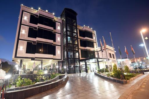 Azd Hotel - Housity