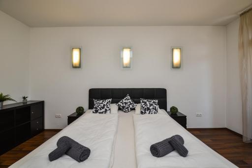 Castle Apartment With Panoramic Balcony - Housity