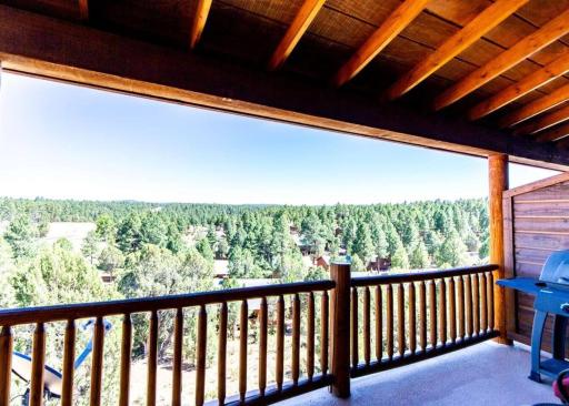 Elegant Cottage with Wonderful Views near FH Lake - Housity