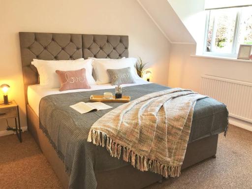 MANOR WAY HOUSE - Housity