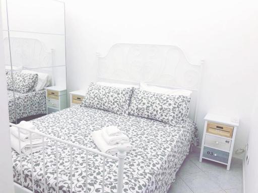 One bedroom appartement with balcony and wifi at Napoli - Housity