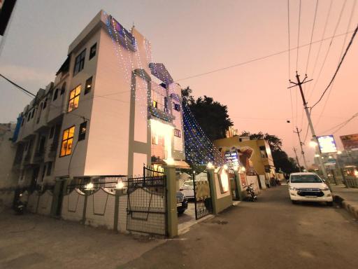 Hotel Aman Palace - Housity