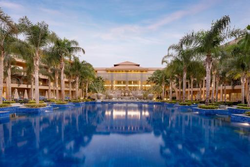 Dusit Thani LakeView Cairo - Housity