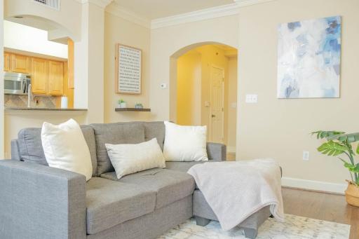 Buckhead Suite Steps Away from Phipps Plaza - Housity