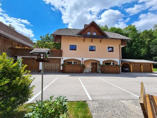 Apartmaji Mežan - Housity