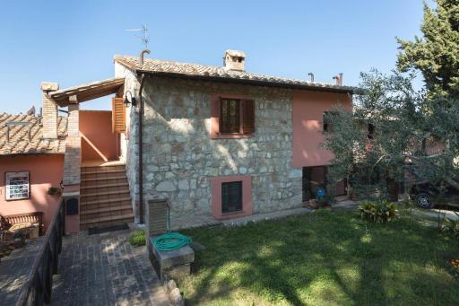 One bedroom house with city view enclosed garden and wifi at San Vitale - Housity