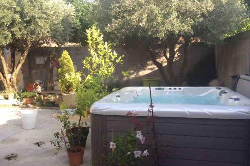 Pres de Nimes, Villa LaMarli, 4/6 pers, Spa prive - Housity