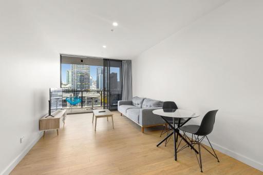 KOZYGURU SOUTH BRISBANE KOZY 2 BEDROOMS APT + FREE PARKING BRISBANE ONE QSB001-1203 - Hizvo