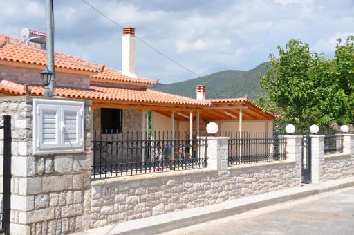 Spacious stone house in Dorio, Messinia - Housity