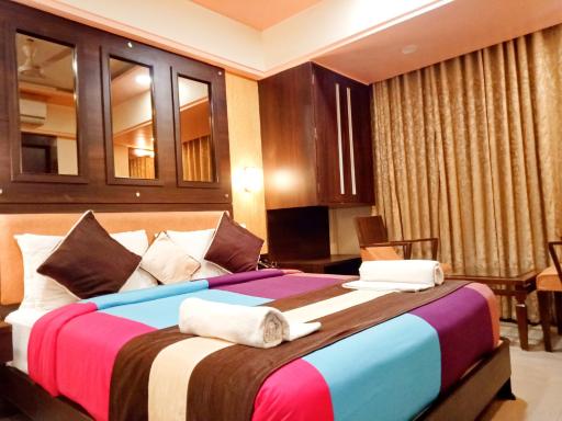 Hotel Poonam - Housity
