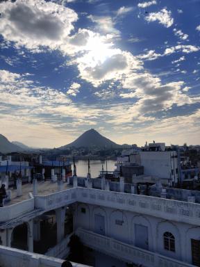 Varah Square Guest House - Housity