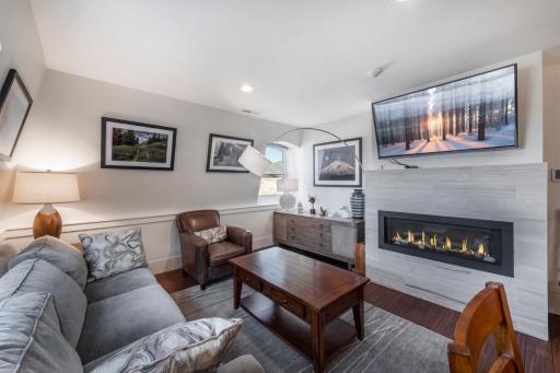 Stunning Top Floor 3 Bedroom Park City Base Steps to Everything Sleeps up to 11! - Housity