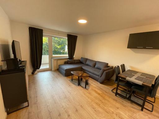 Perfect For 2 - Balcony - Central - Netflix - Housity