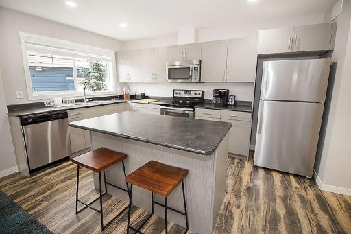 Gorgeous 4 Bedroom Townhouse in South Winnipeg - Housity