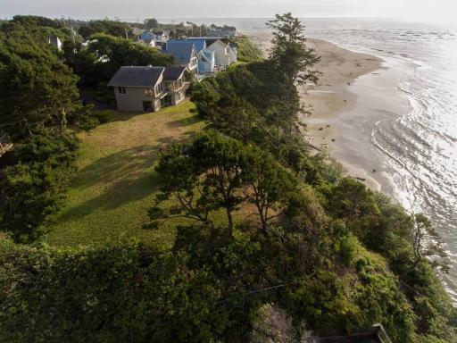 Panoramic Promontory: Bay View Beach House - Housity