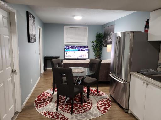 Cozy Two Bedroom Guest Suite in NW - Hizvo