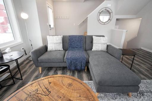 Cheerful 4 bedroom Townhouse with Parking & WiFi! - Housity