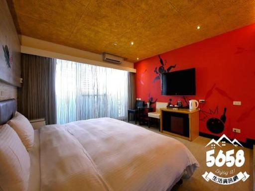 R8 Eco Hotel - Housity