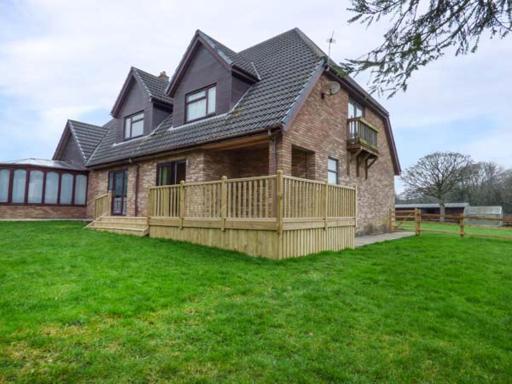 Cwm Gran Meadows - Housity