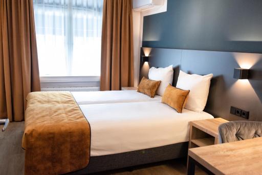 Hotel et le Cafe de Paris - Housity