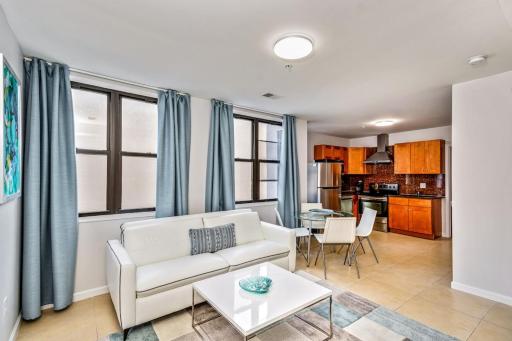 Bright stylish &great location 2bd Apartment - Housity