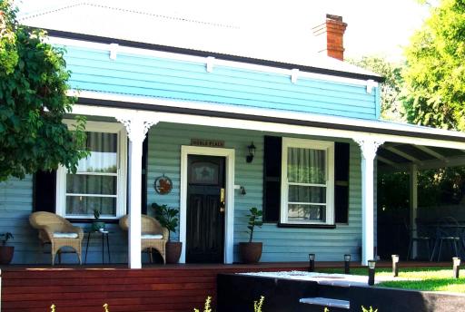Koala Place - 3 bedroom-kitchen-laundry furnished house with mod-cons - Housity