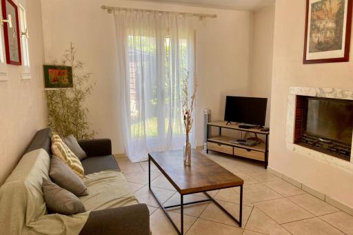 Nice Family Villa With Pool And Garden - Housity