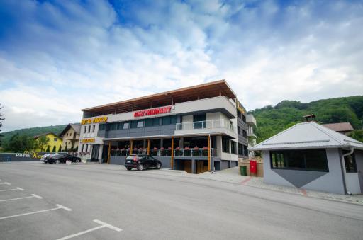 Hotel Kavalir - Housity