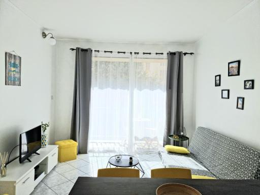 La Caisserie Vieux-port / une chambre et balcon - Housity