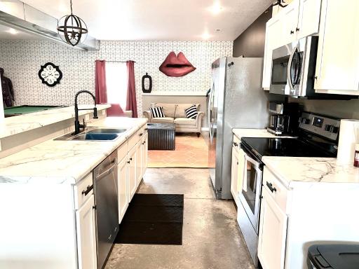 The Tailgate Townhouse - Housity