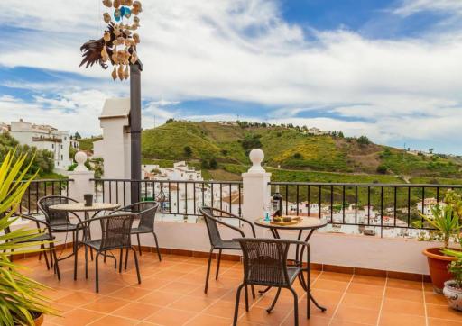 CASA FINOLA FULL HOUSE - Housity