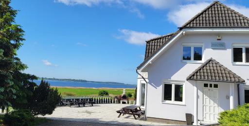 Holiday House Victoria's Village by Renters - Housity