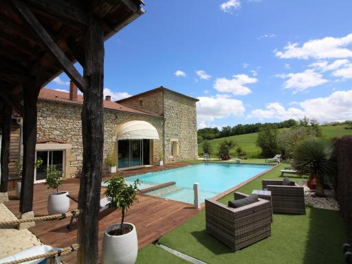 Gîte Saint-Michel-de-Lapujade, 6 pièces, 15 personnes - FR-1-440-391 - Housity