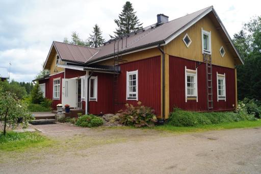 Villa Suvikumpu- hirsitalo maaseudun rauhassa - Housity