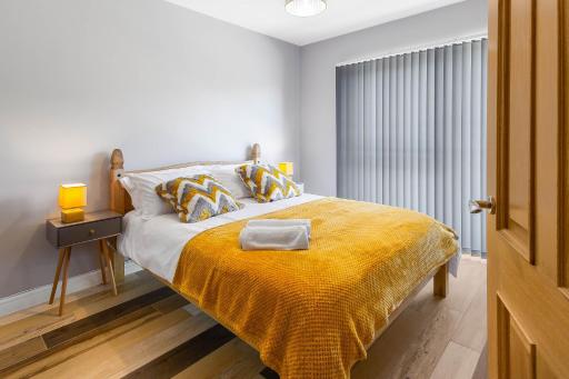 Spacious and Modern Mountain View Apartment - Housity