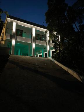 Relaxing Lake House, CaneyLukiyo - Housity