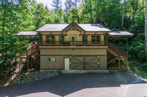 New Listing! Bavarian Cabin - 2 Bedrooms, 8 Minutes to Dahlonega, Hot Tub, Game Room - Housity